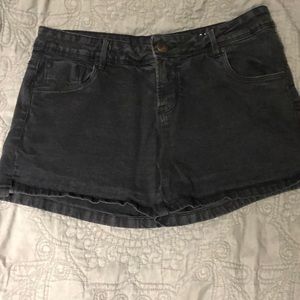 Mid-rise jean shorts